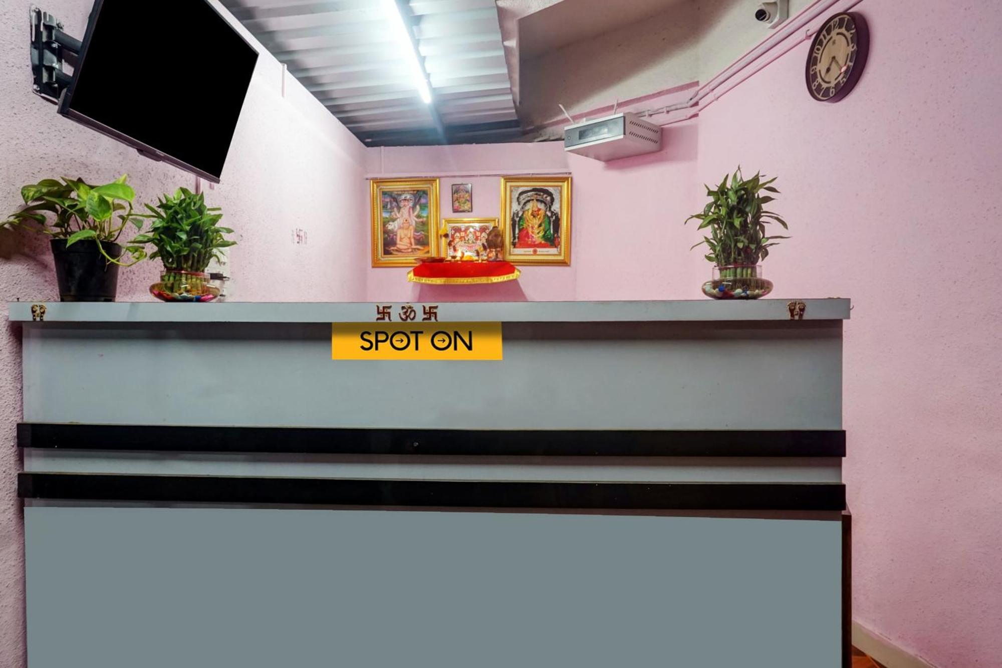 Spot On Samadhan Lodge 푸네 외부 사진